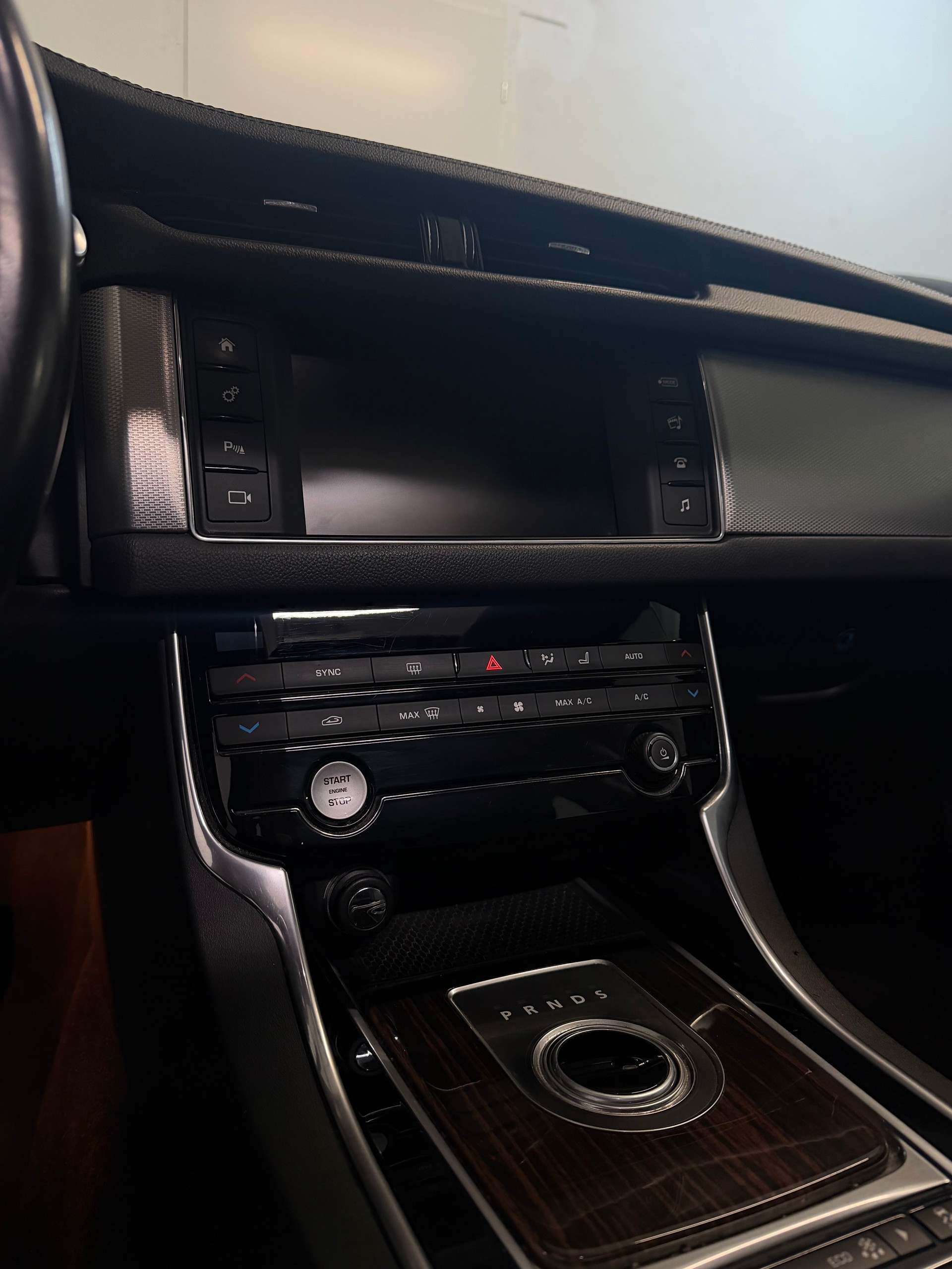 JAGUAR XF 20d Portfolio Automatic-image-4