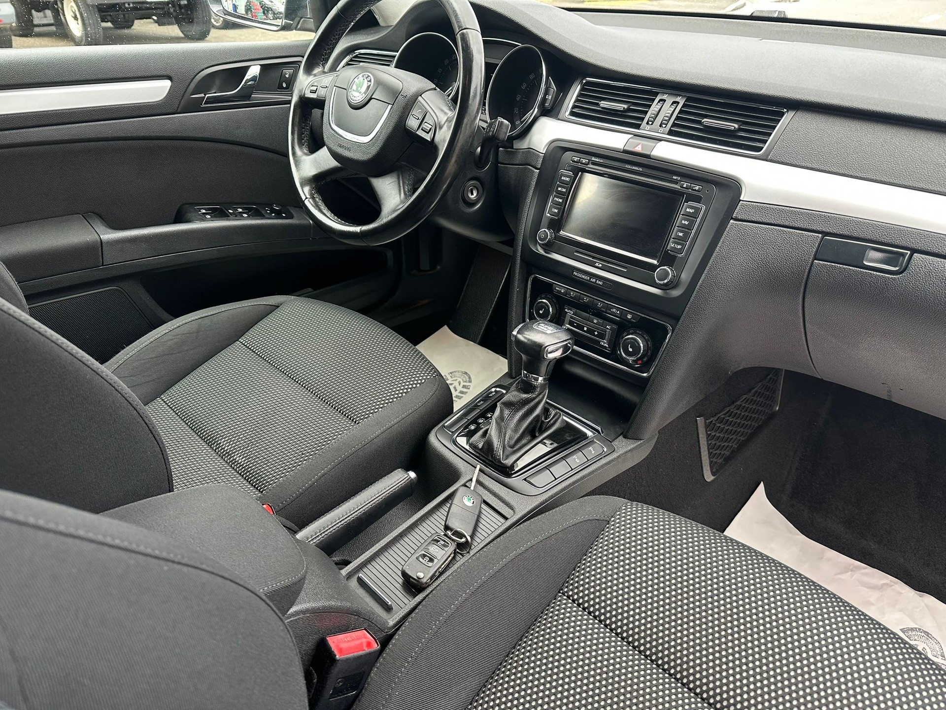 SKODA Superb Combi 2.0 TDi Ambition 4x4 DSG-image-18