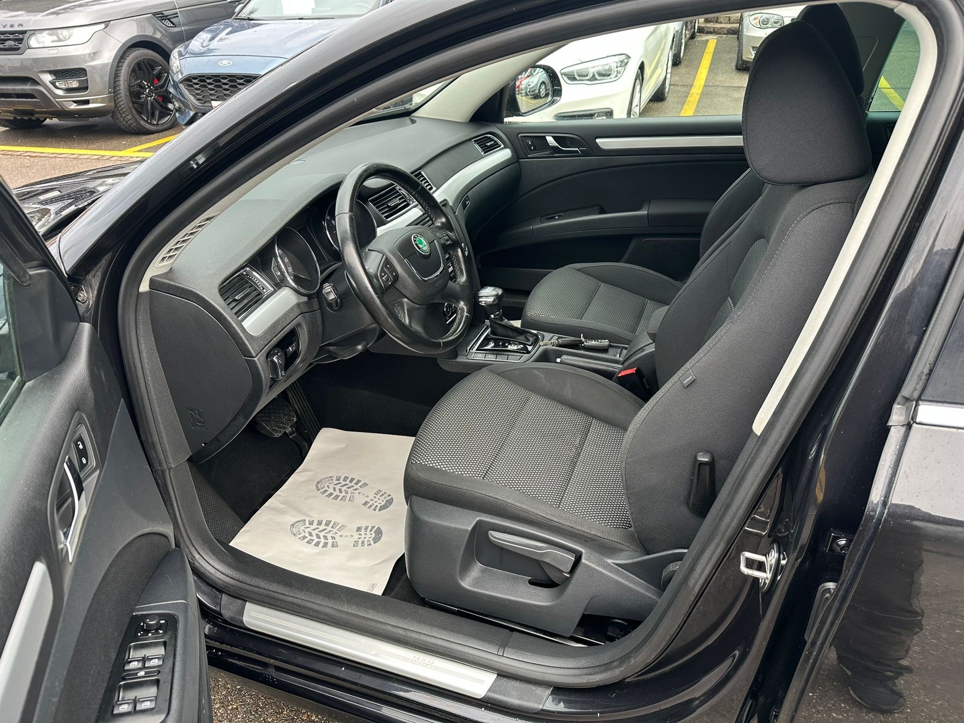 SKODA Superb Combi 2.0 TDi Ambition 4x4 DSG-image-8