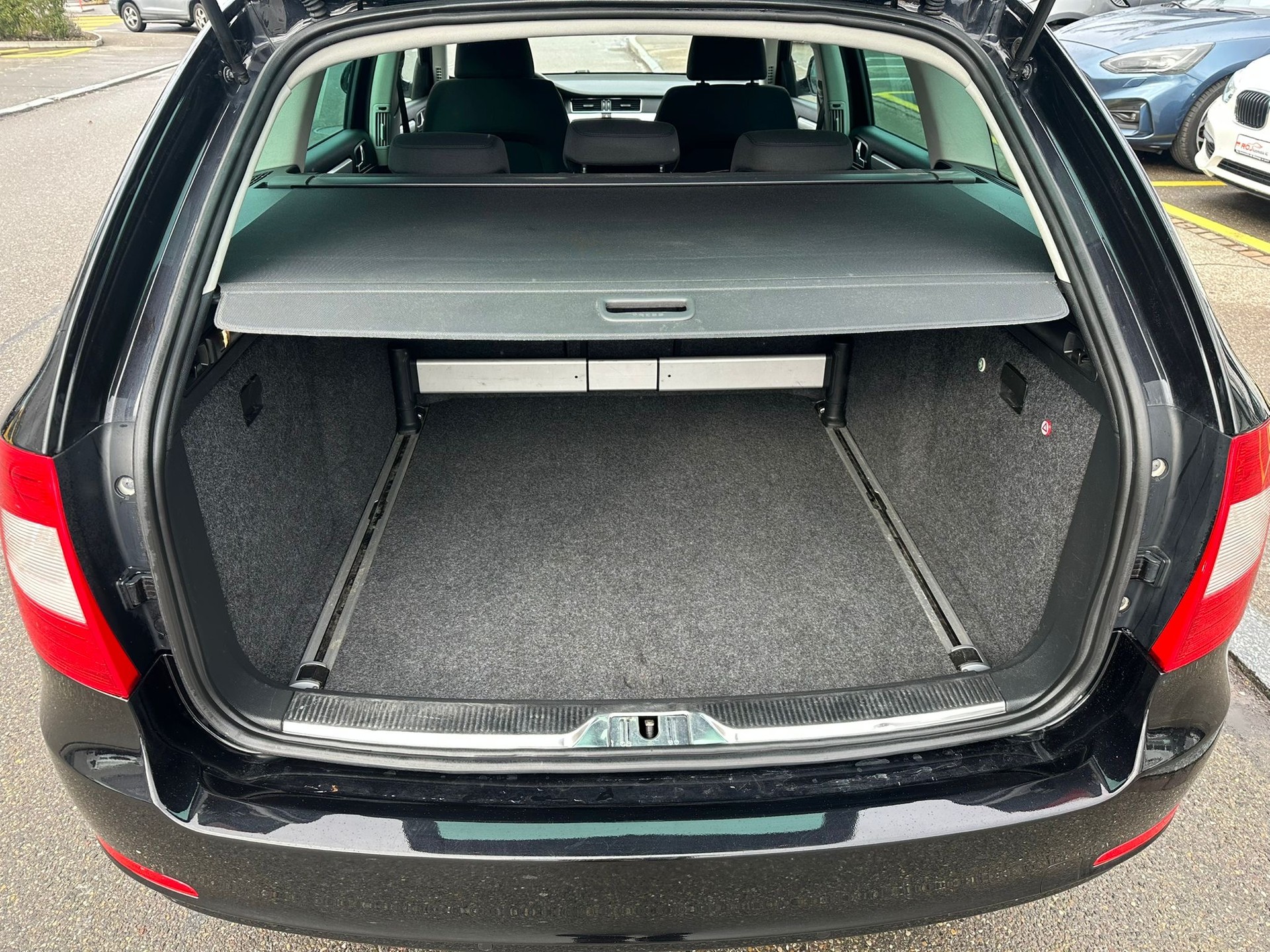 SKODA Superb Combi 2.0 TDi Ambition 4x4 DSG-image-11