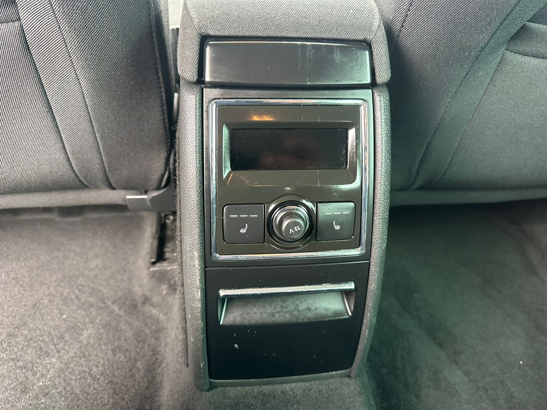 SKODA Superb Combi 2.0 TDi Ambition 4x4 DSG-image-16