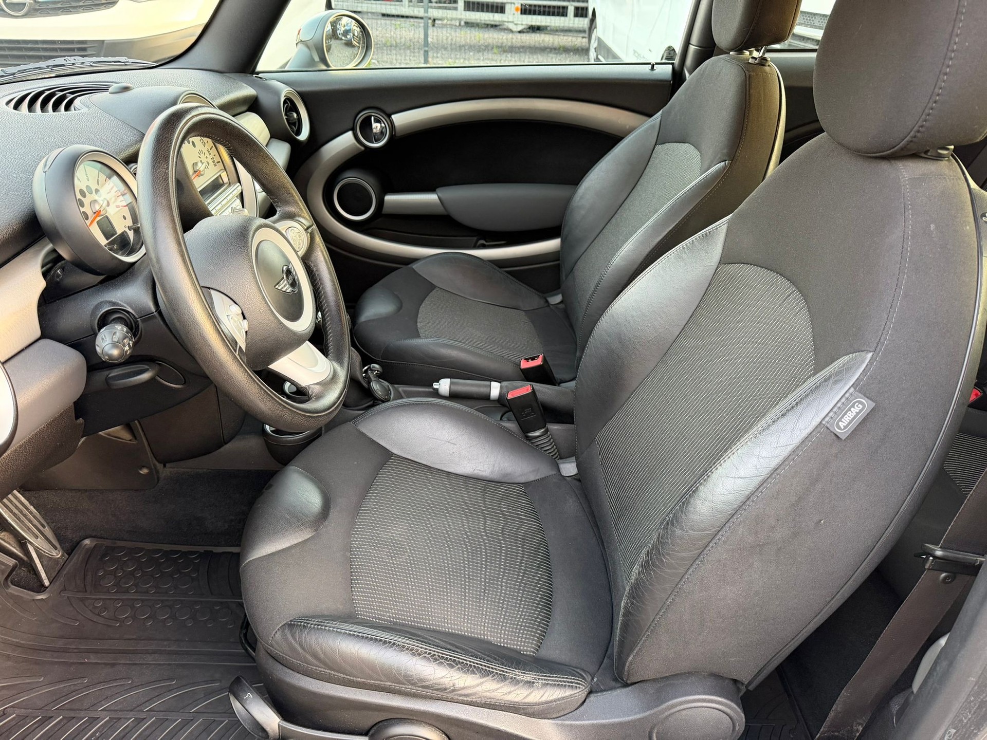 MINI Cooper S-image-8