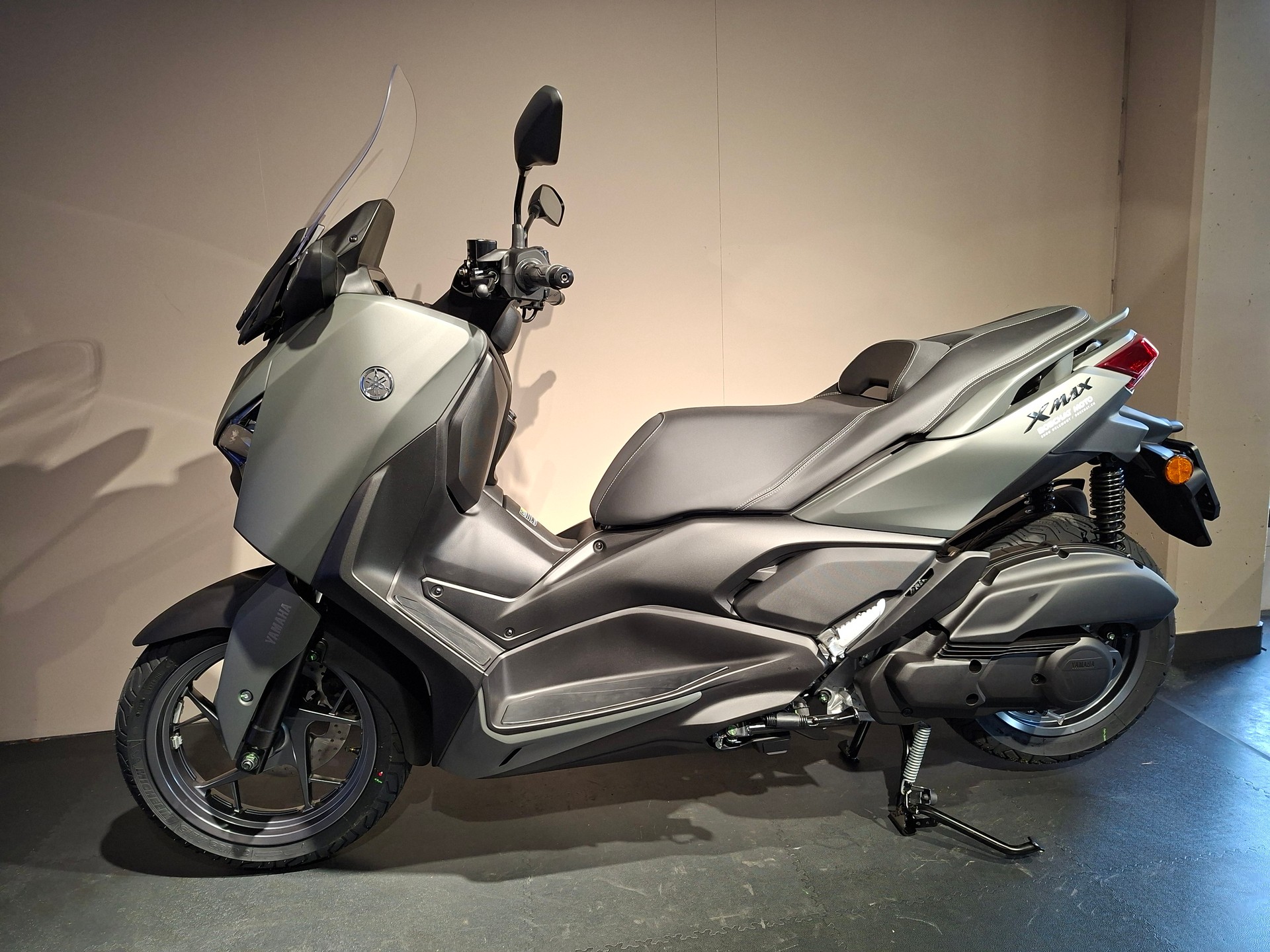 YAMAHA X-MAX-image-0