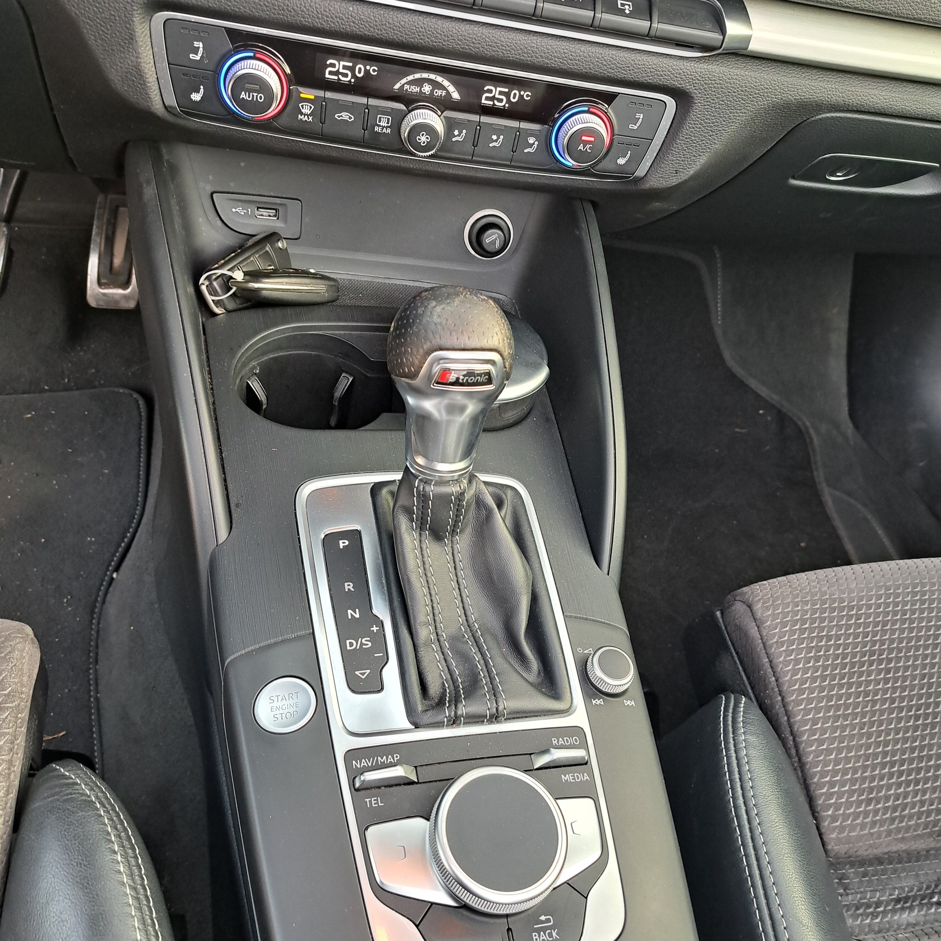 AUDI A3 Cabriolet 1.4 TFSI Sport S-tronic-image-8