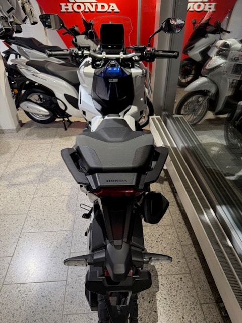 HONDA X-ADV 750-image-2
