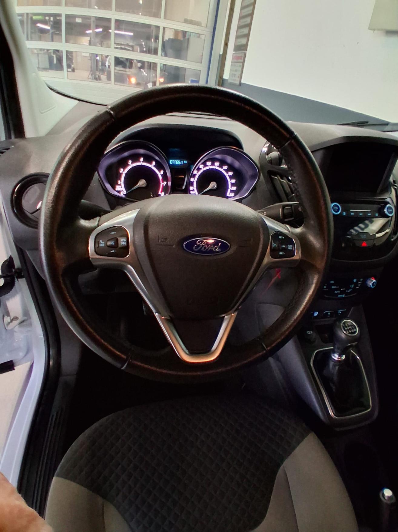 FORD TOURNEO COURIERier 1.0 EcoB 100 Titanium-image-11