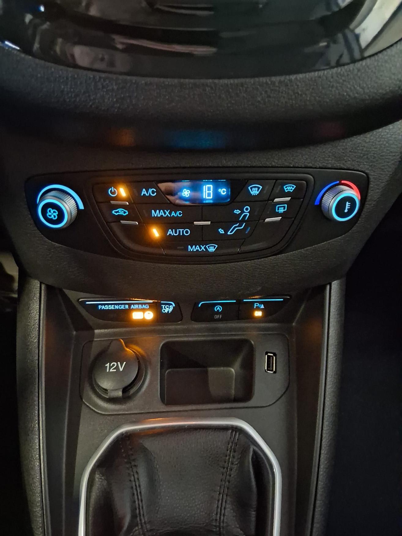FORD TOURNEO COURIERier 1.0 EcoB 100 Titanium-image-14