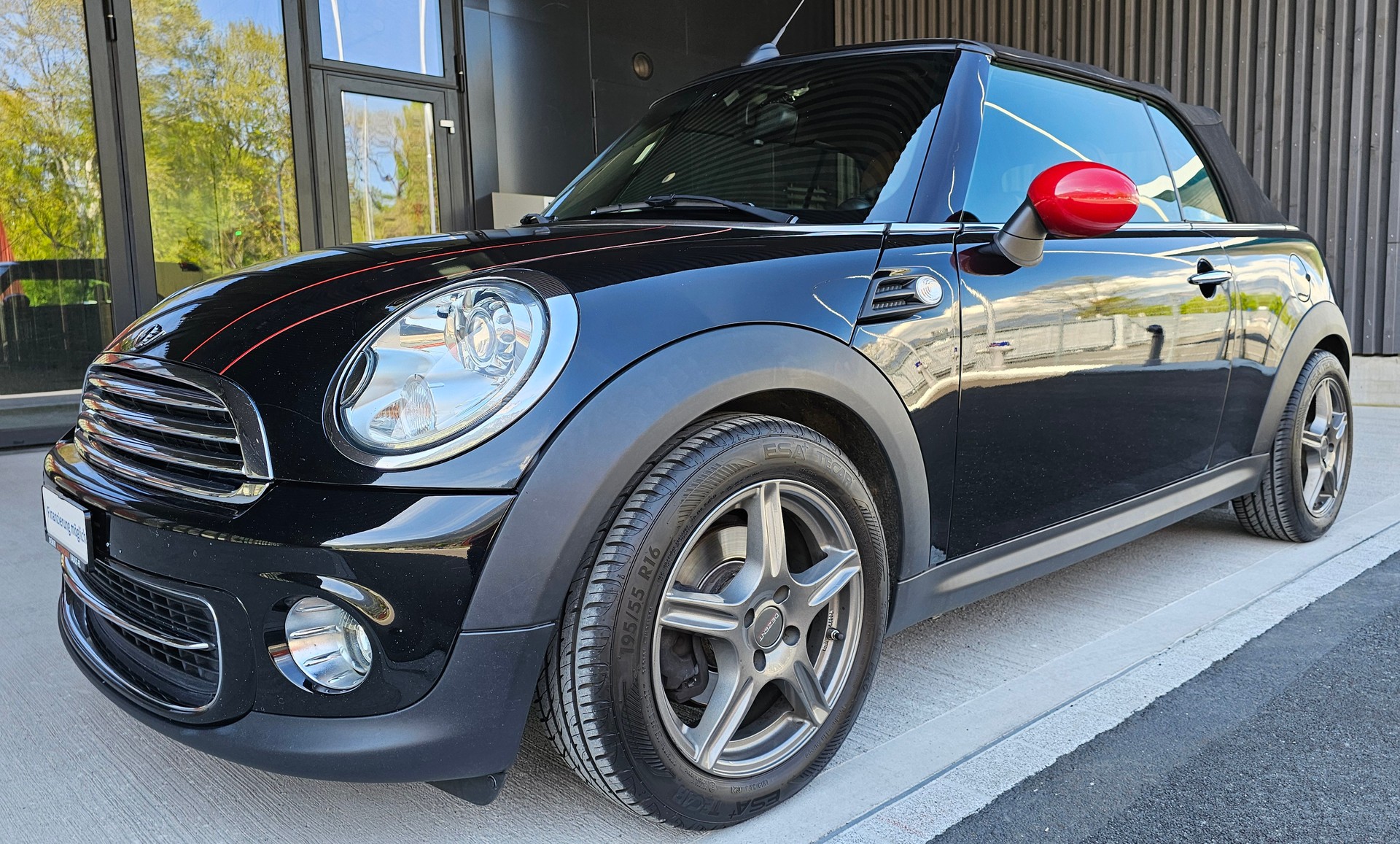 MINI Cabrio-image-3