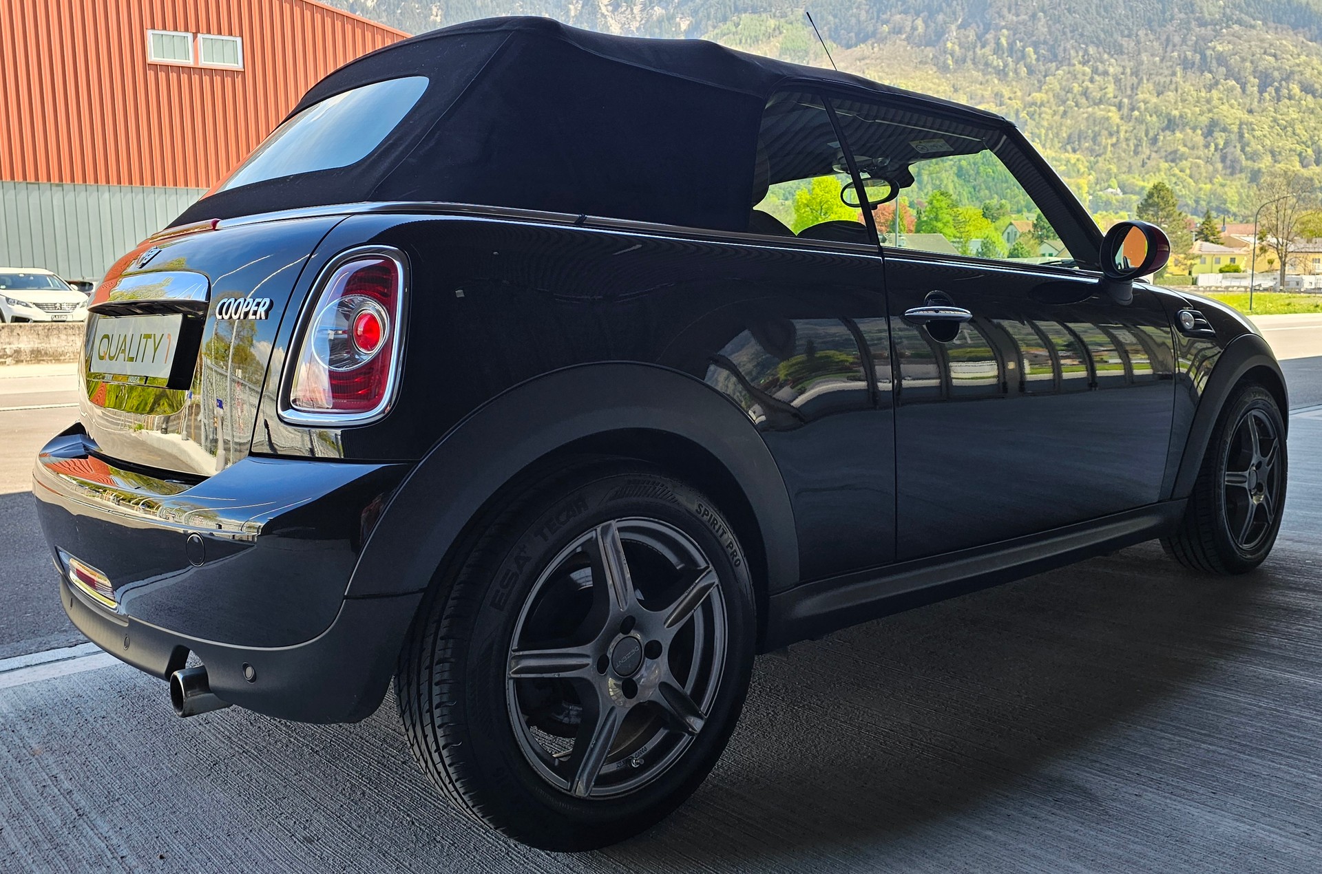 MINI Cabrio-image-8