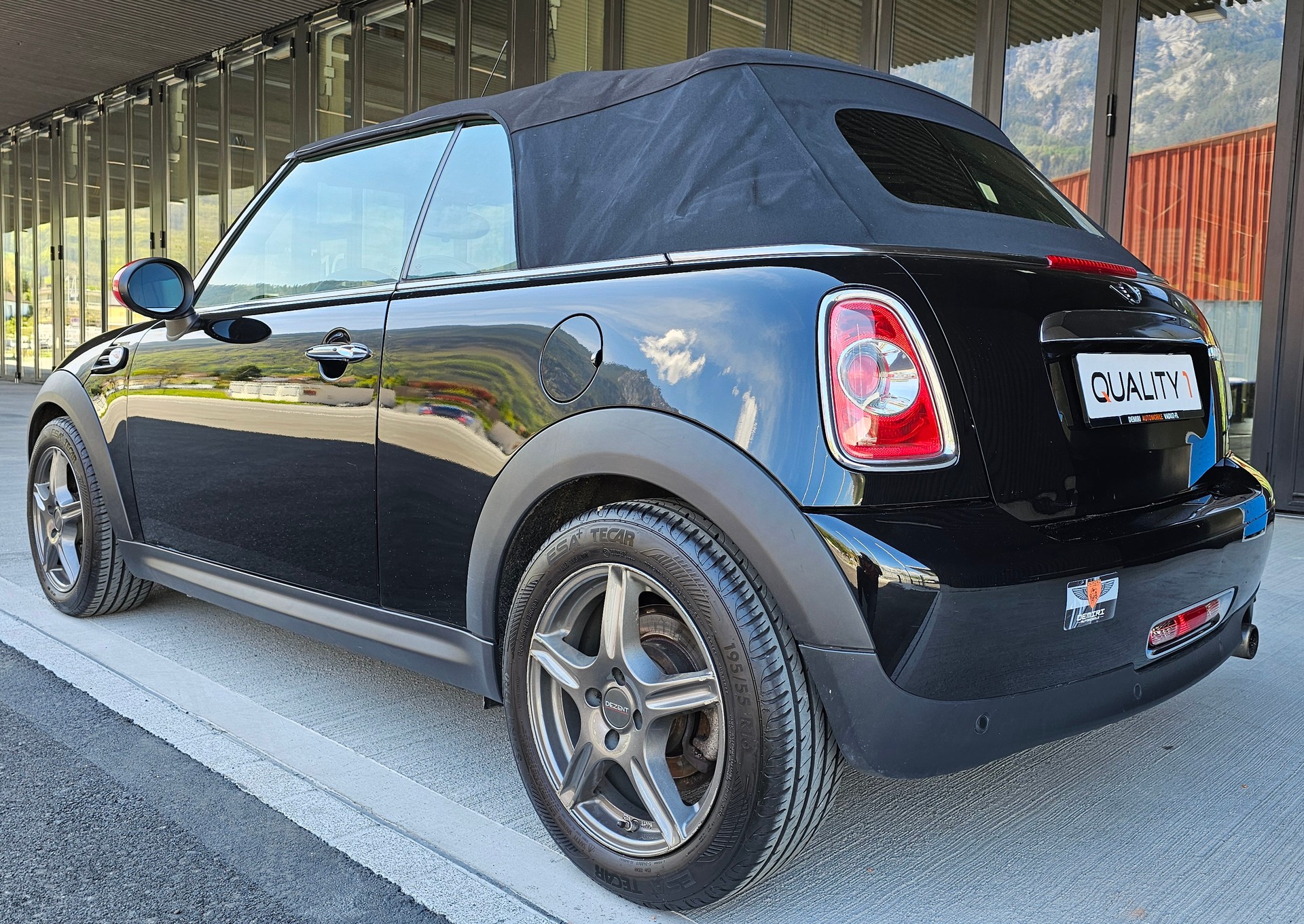MINI Cabrio-image-5