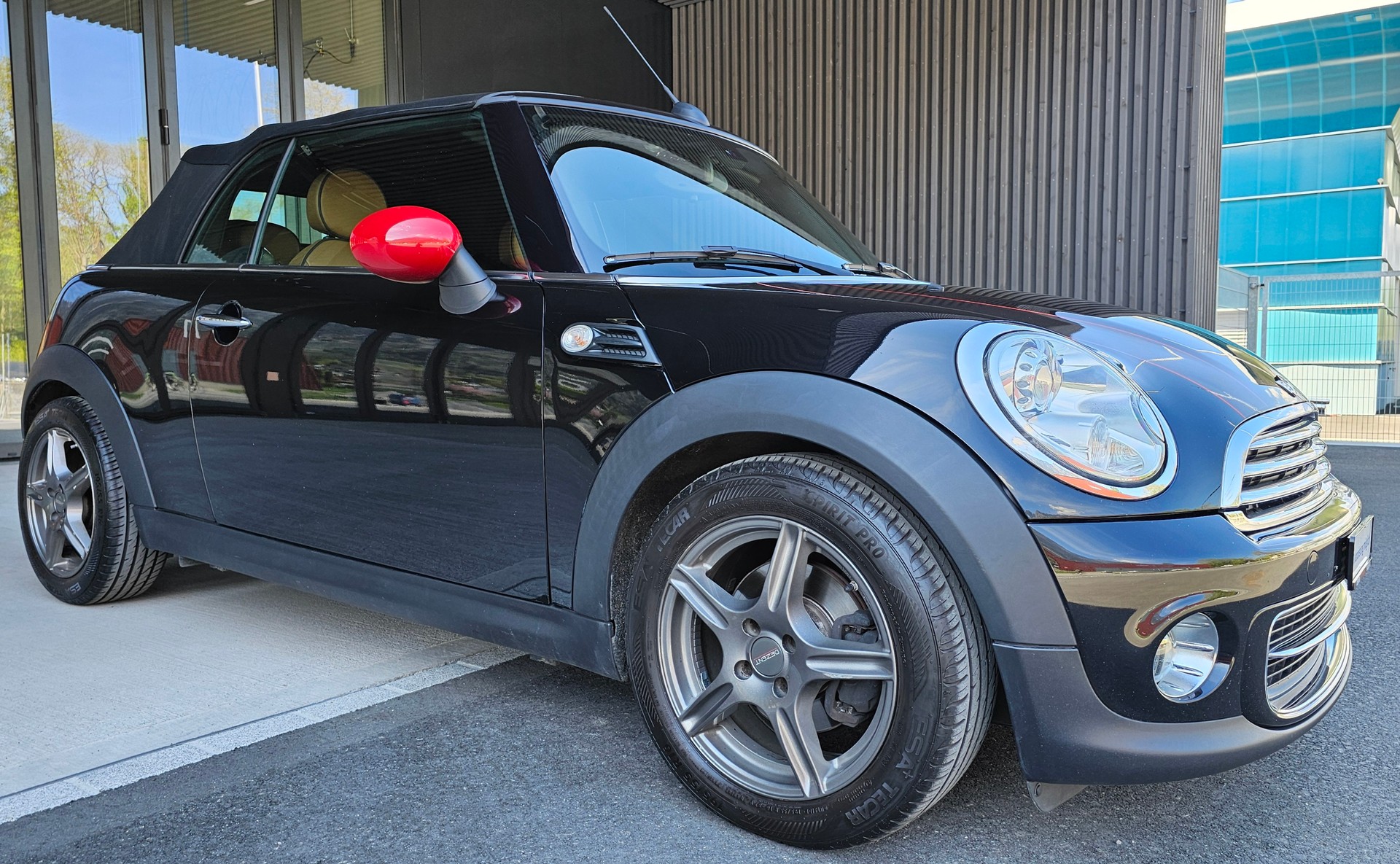 MINI Cabrio-image-6