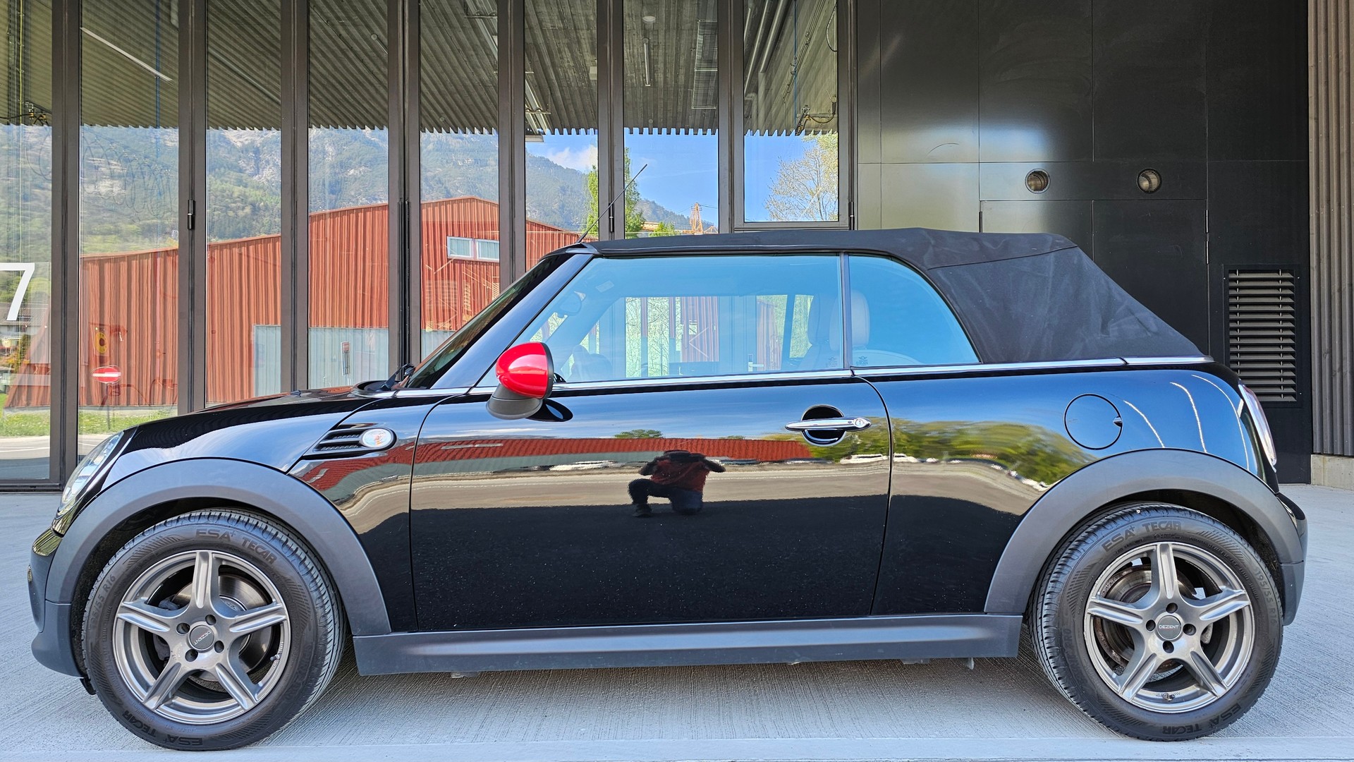 MINI Cabrio-image-4