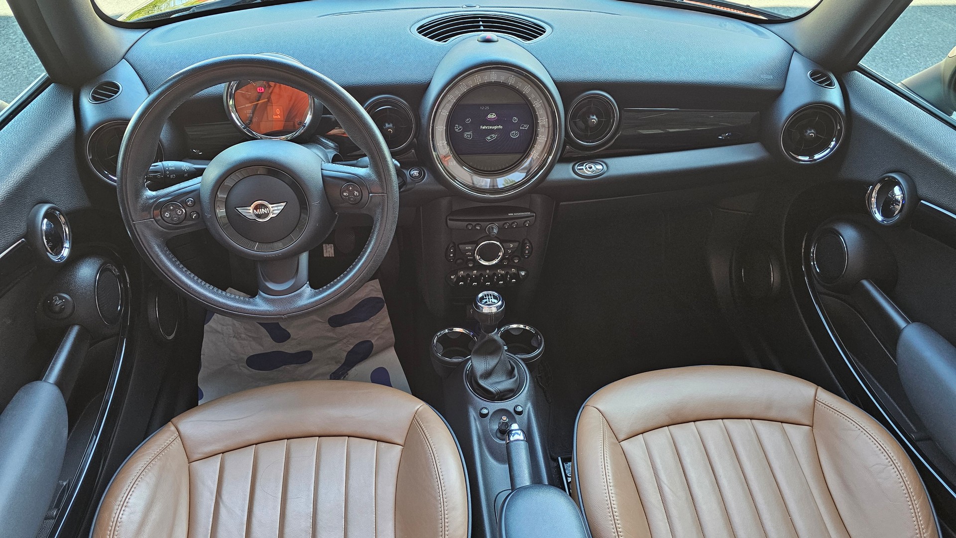 MINI Cabrio-image-11