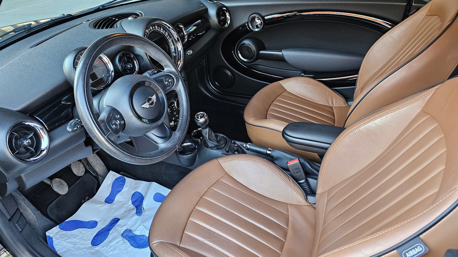 MINI Cabrio-image-12