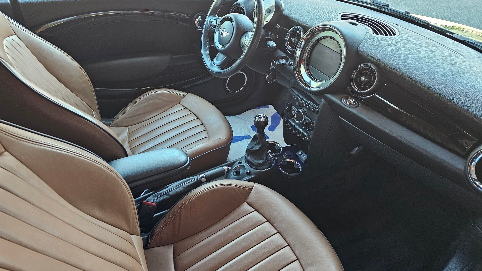 MINI Cabrio-image-14