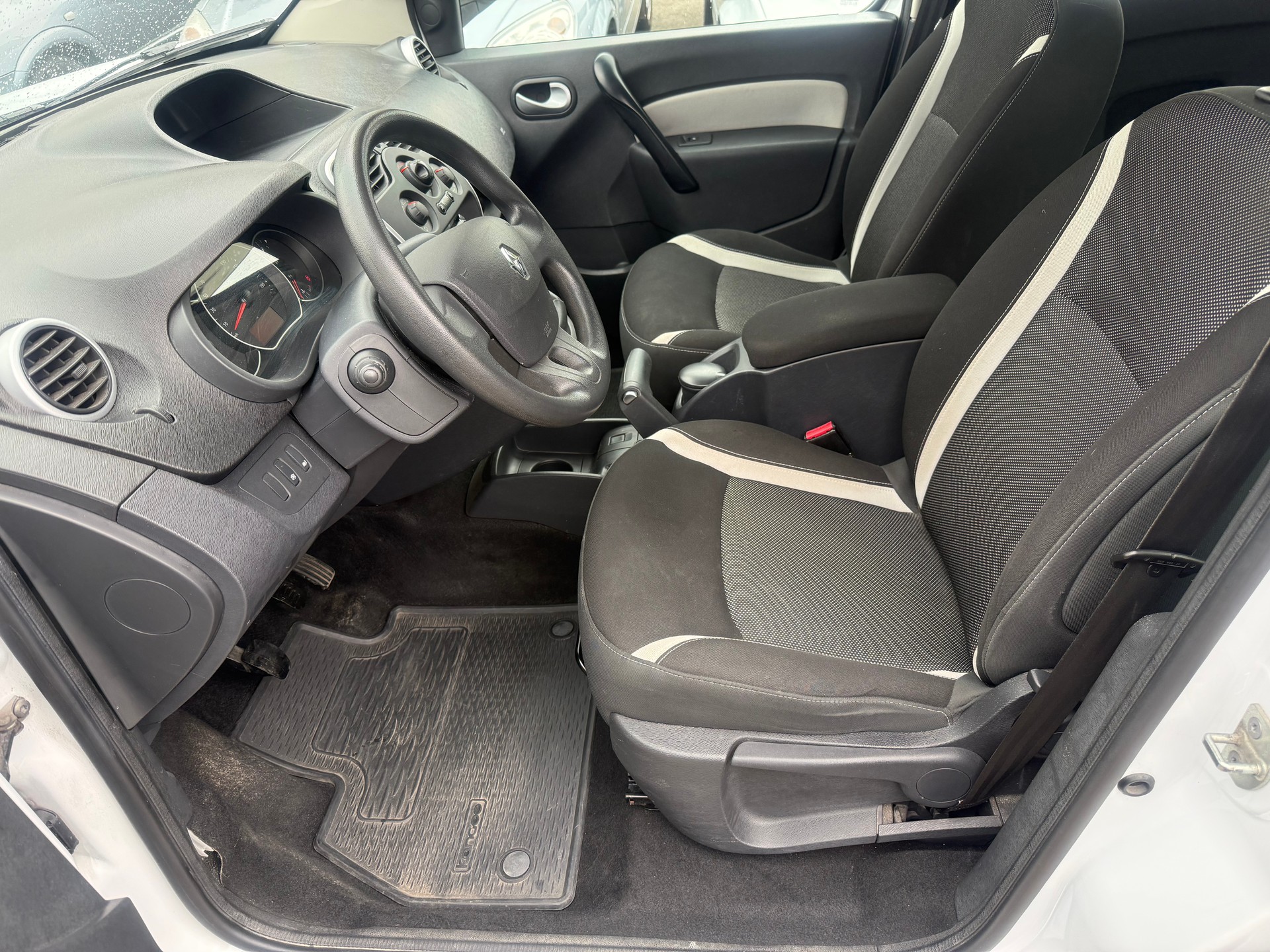 RENAULT Kangoo 1.2 16V Turbo Limited-image-8