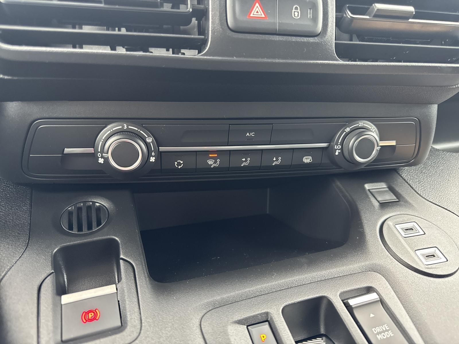TOYOTA Proace City Van EV 50 kWh Active Medium-image-8