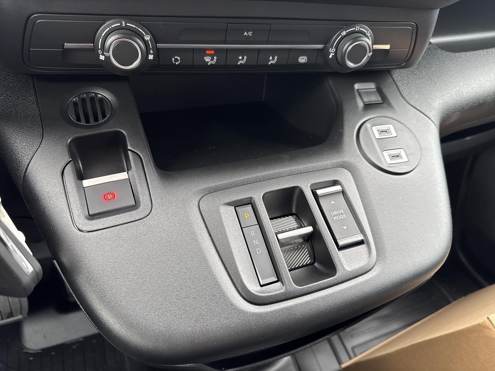 TOYOTA Proace City Van EV 50 kWh Active Medium-image-9