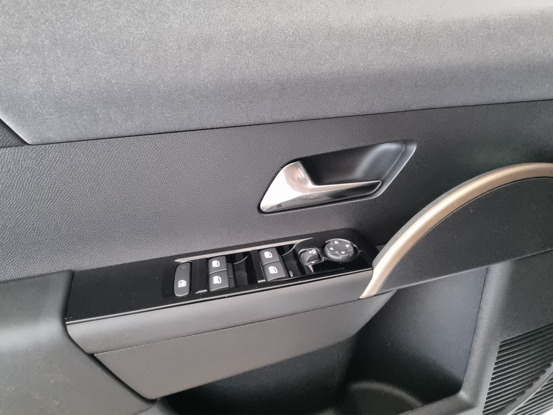 LANCIA Ypsilon Elektro 156 LX-image-11
