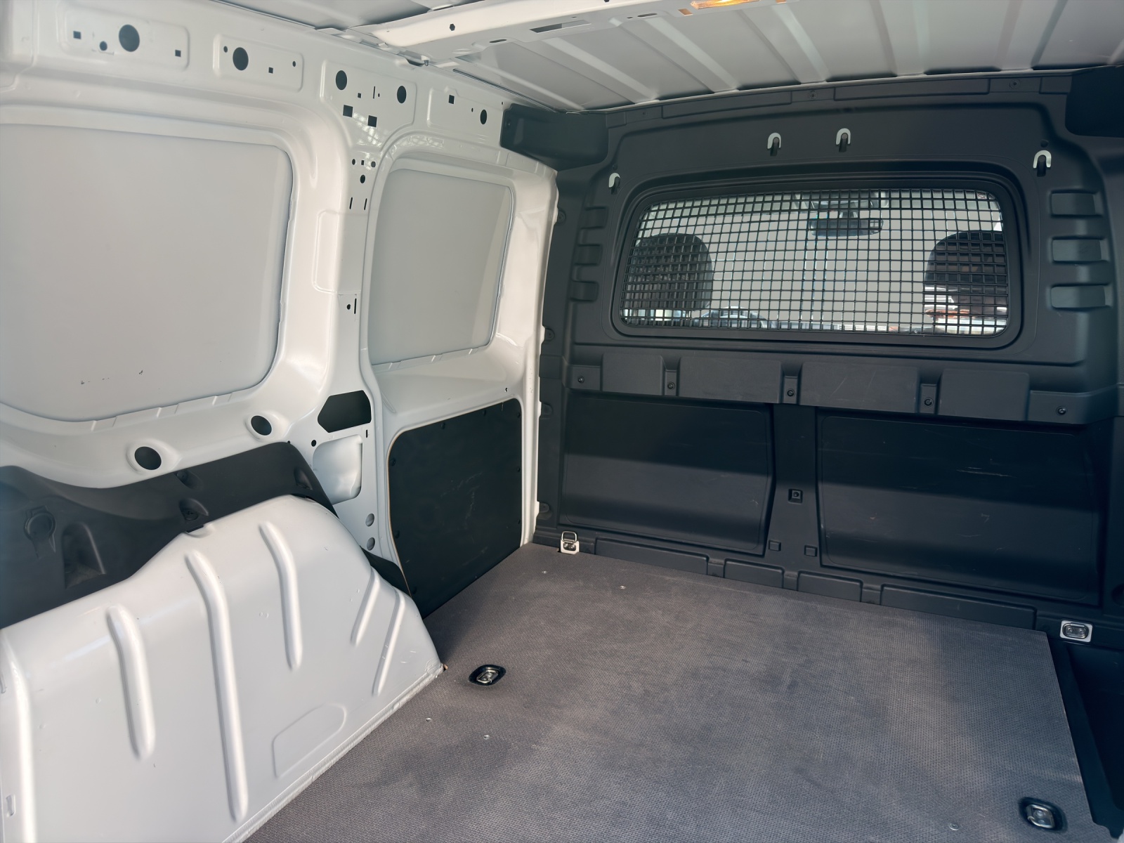 VW Caddy Cargo 2.0TDI-image-14