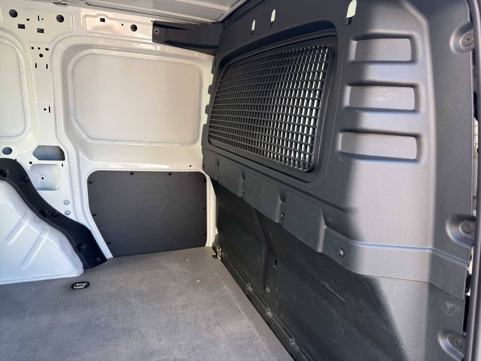 VW Caddy Cargo 2.0TDI-image-11