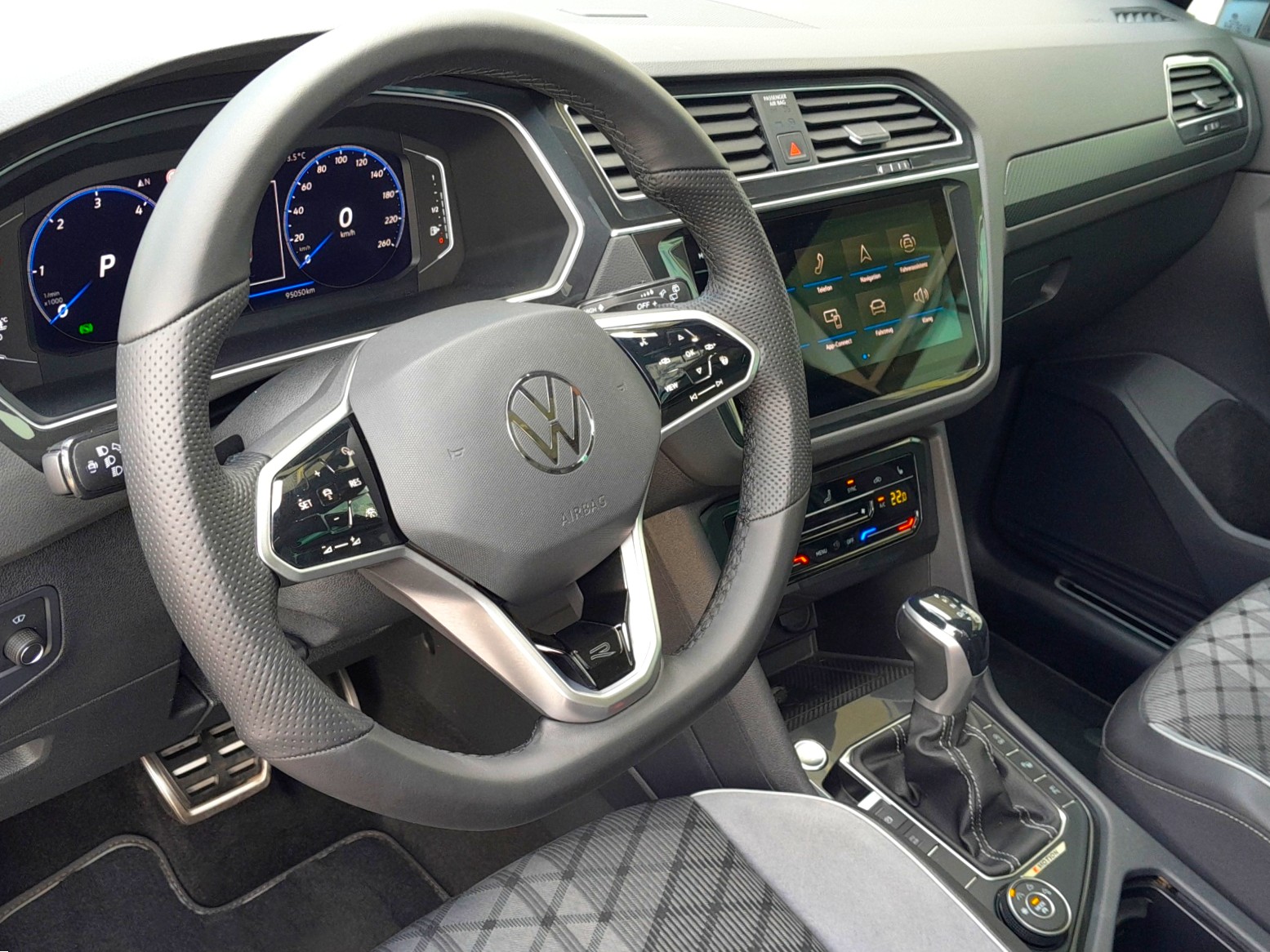 VW Tiguan 2.0 TDI SCR R-Line 4Motion DSG-image-7