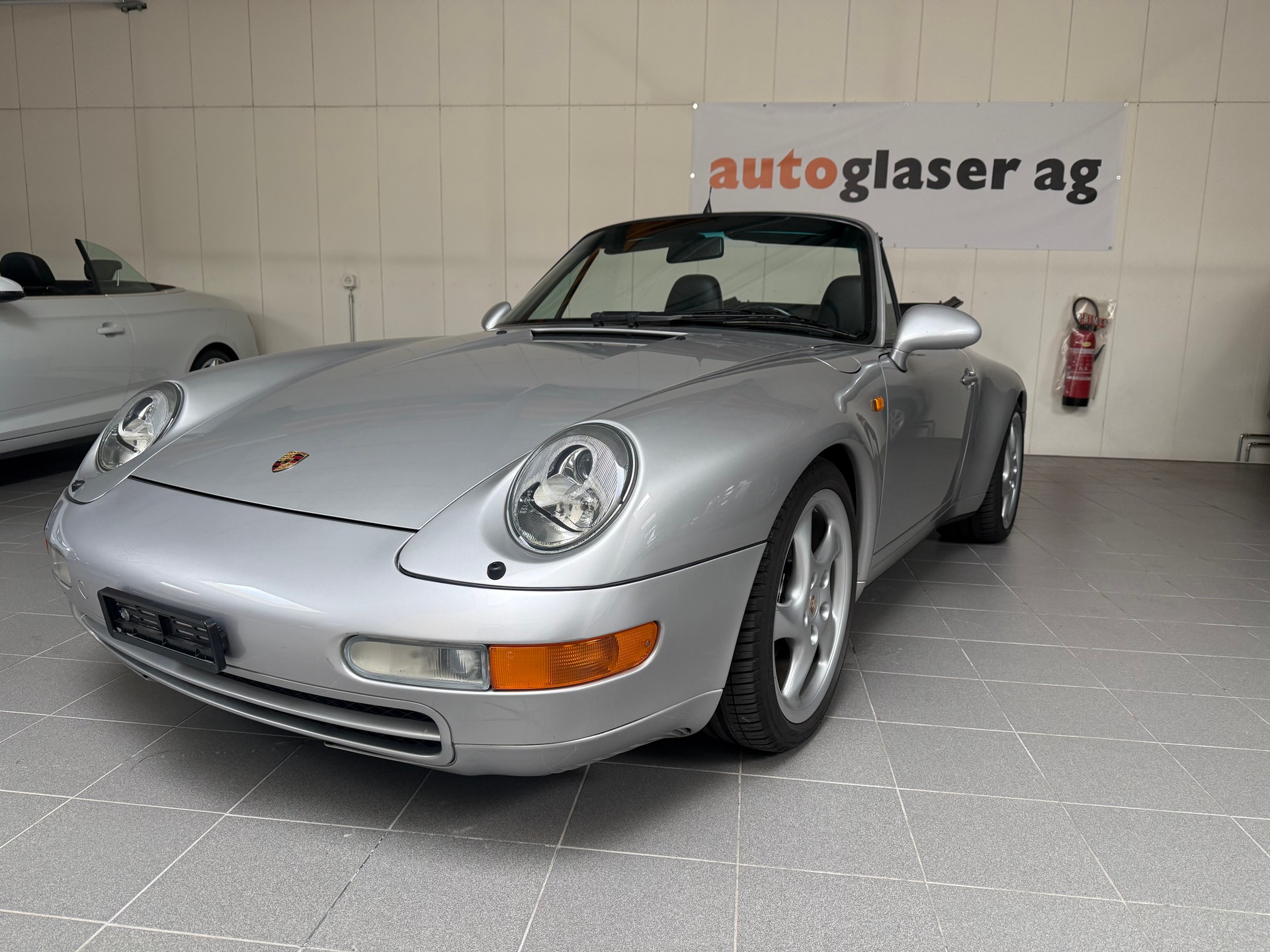 PORSCHE 911 Carrera Cabrio-showroom-element-1