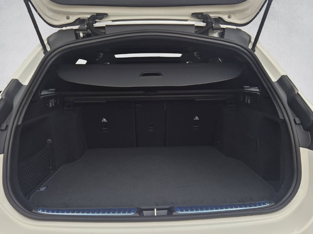 MERCEDES-BENZ C 220 d AMG Line 4Matic Swiss Star T-Modell-image-6