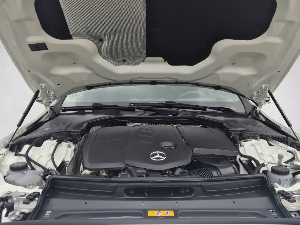 MERCEDES-BENZ C 220 d AMG Line 4Matic Swiss Star T-Modell-image-7