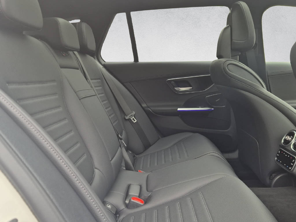MERCEDES-BENZ C 220 d AMG Line 4Matic Swiss Star T-Modell-image-10