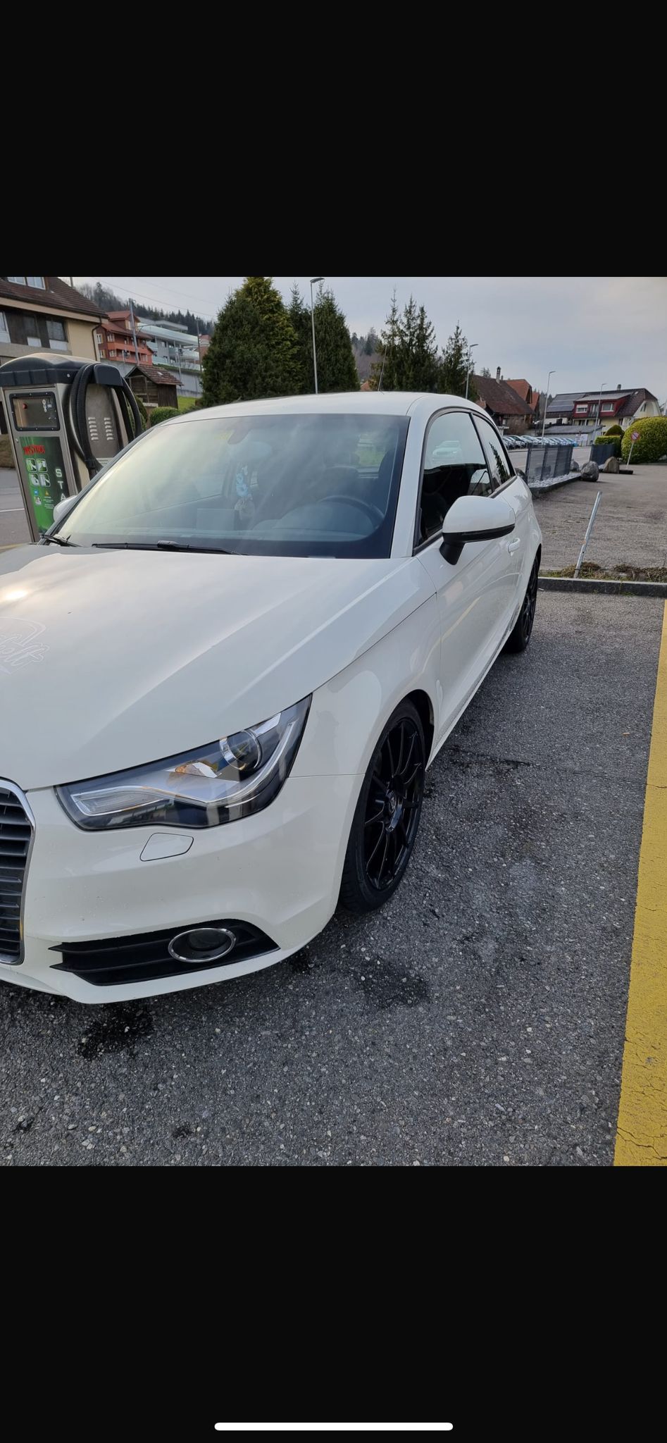 AUDI A1 1.6 TDI Ambition-image-4