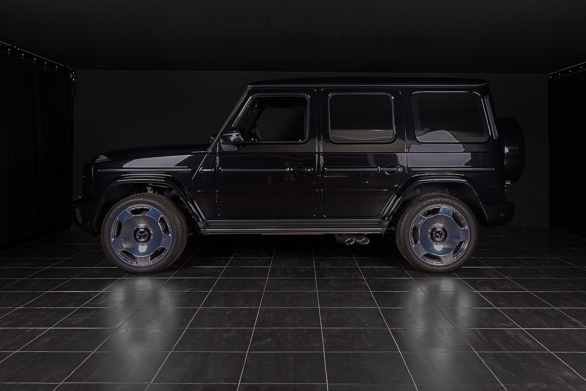 MERCEDES-BENZ G 63 AMG 9G-Tronic-showroom-element-1