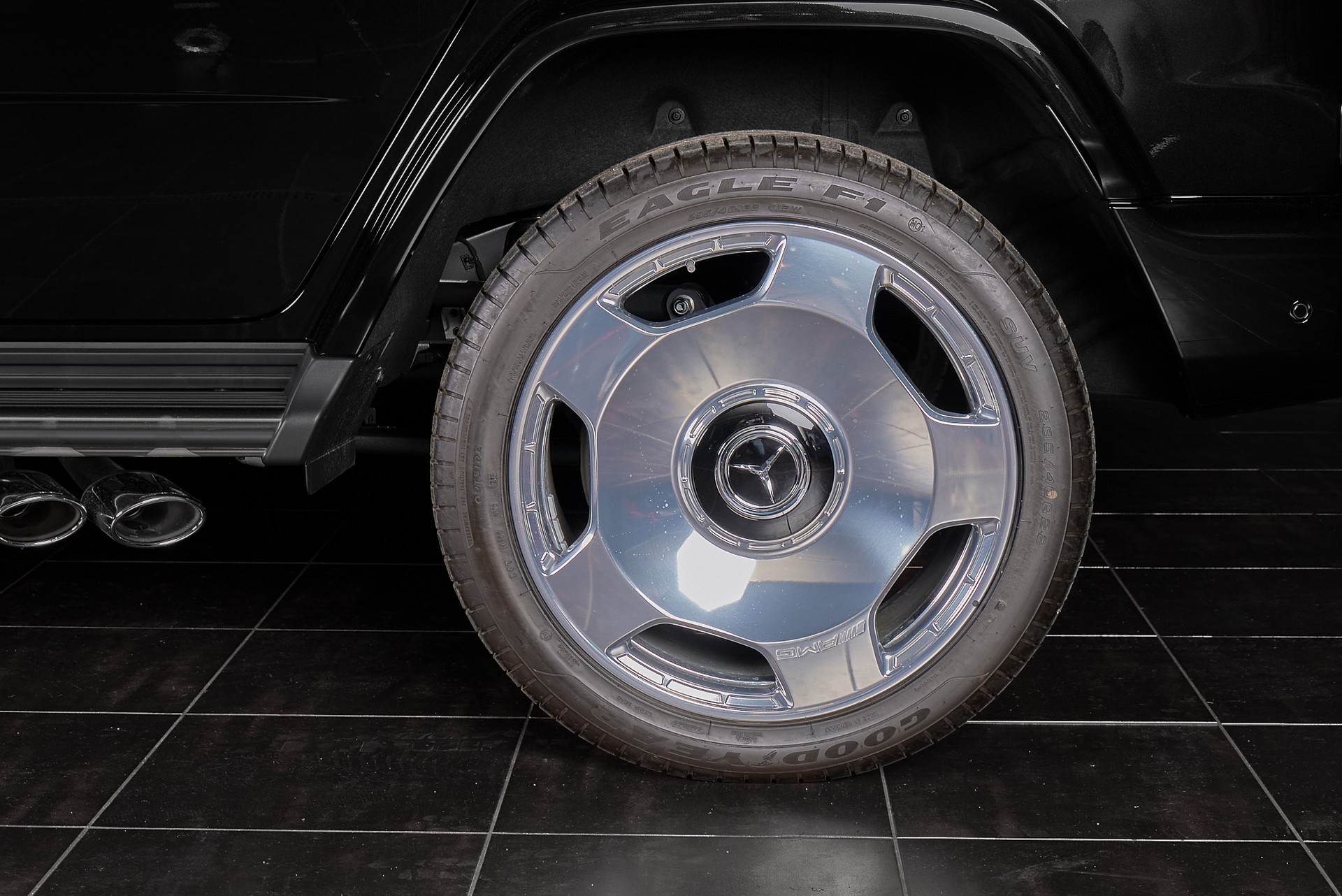 MERCEDES-BENZ G 63 AMG 9G-Tronic-showroom-element-2
