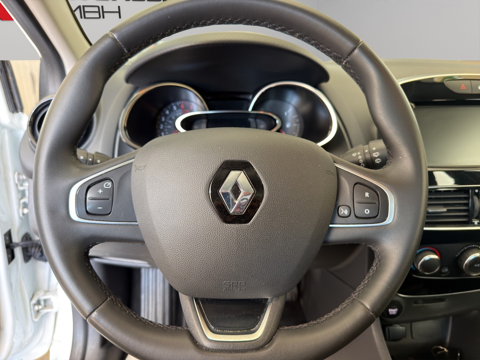 RENAULT Clio 0.9 Zen-image-12