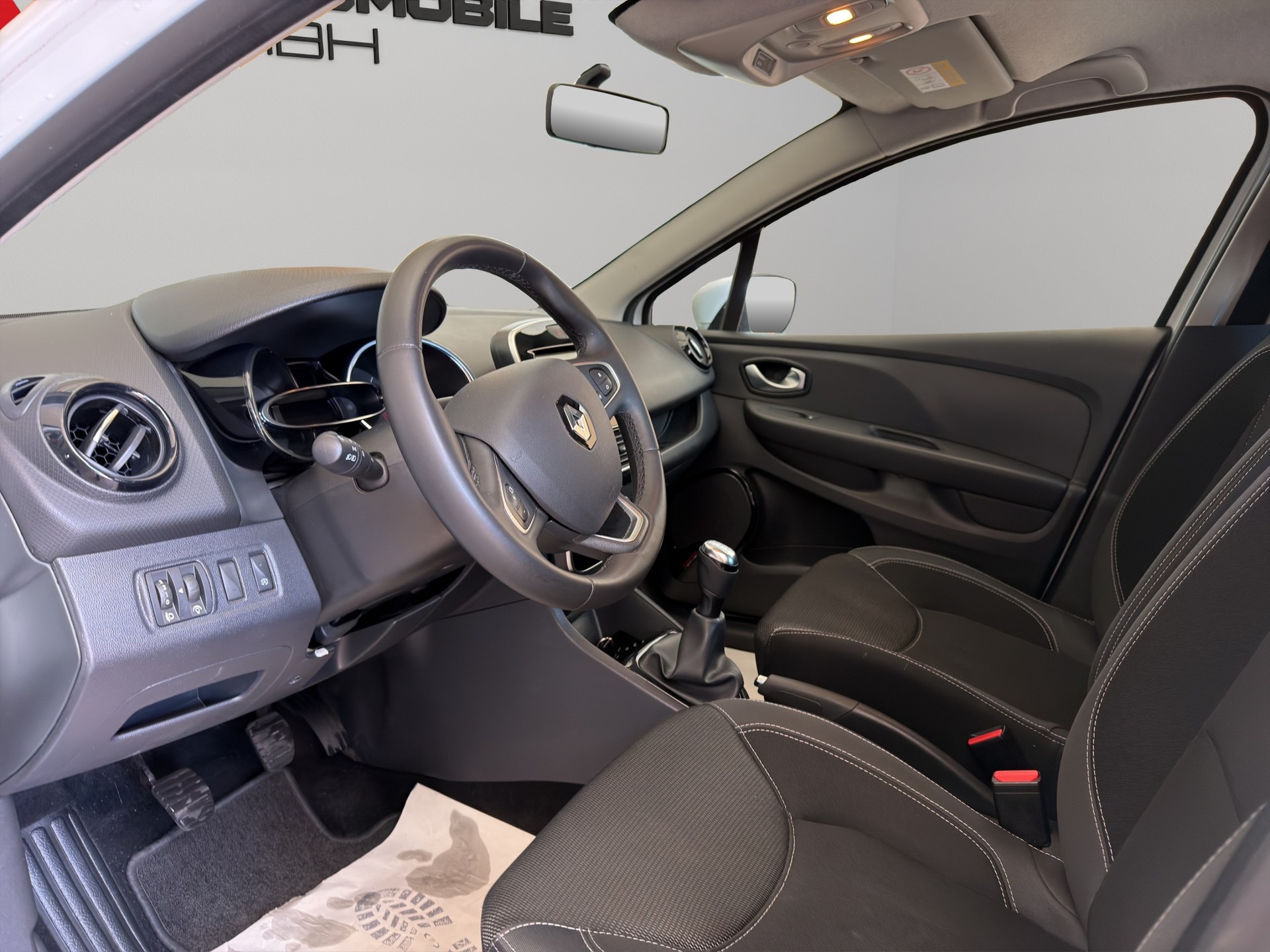 RENAULT Clio 0.9 Zen-image-9