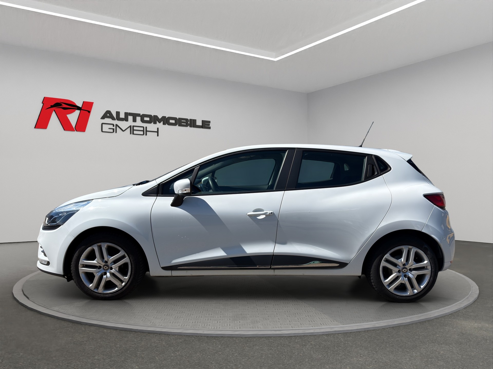 RENAULT Clio 0.9 Zen-image-7