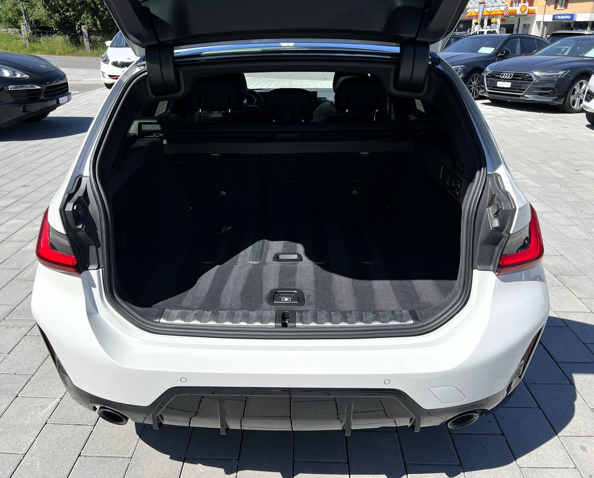 BMW 330i Touring xDrive Steptronic M Sport Pro-image-12