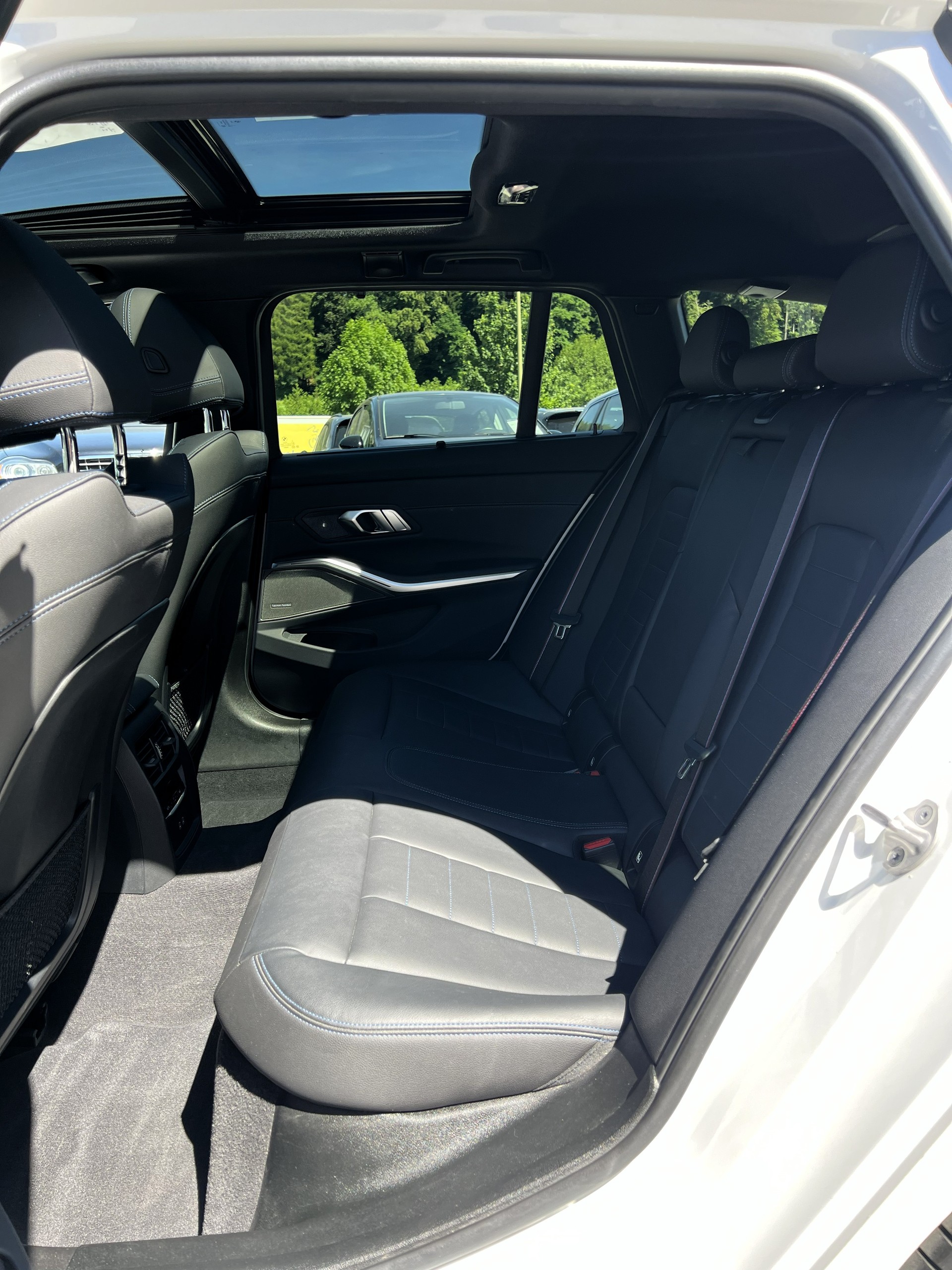 BMW 330i Touring xDrive Steptronic M Sport Pro-image-15
