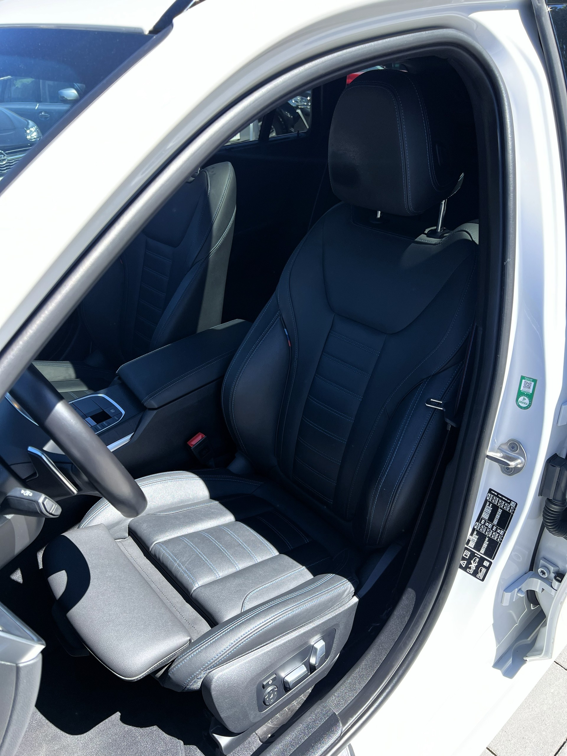 BMW 330i Touring xDrive Steptronic M Sport Pro-image-18