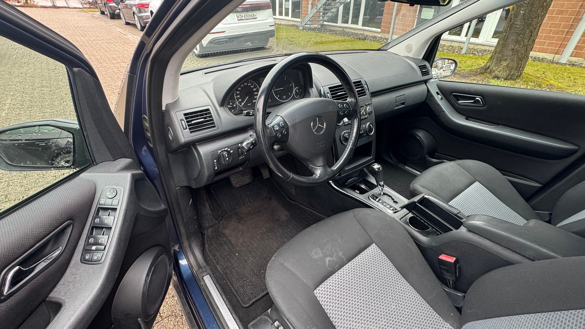 MERCEDES-BENZ A 180 CDI Avantgarde-image-4