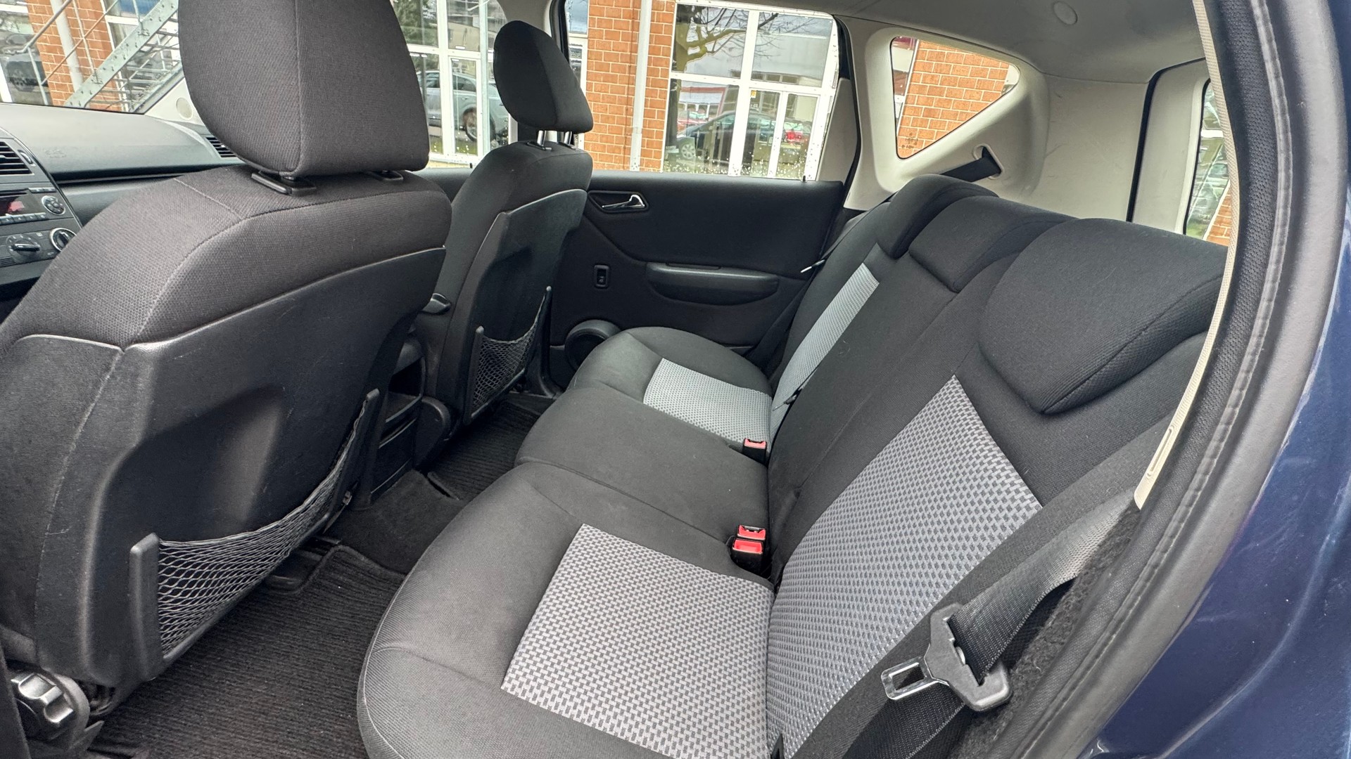 MERCEDES-BENZ A 180 CDI Avantgarde-image-5