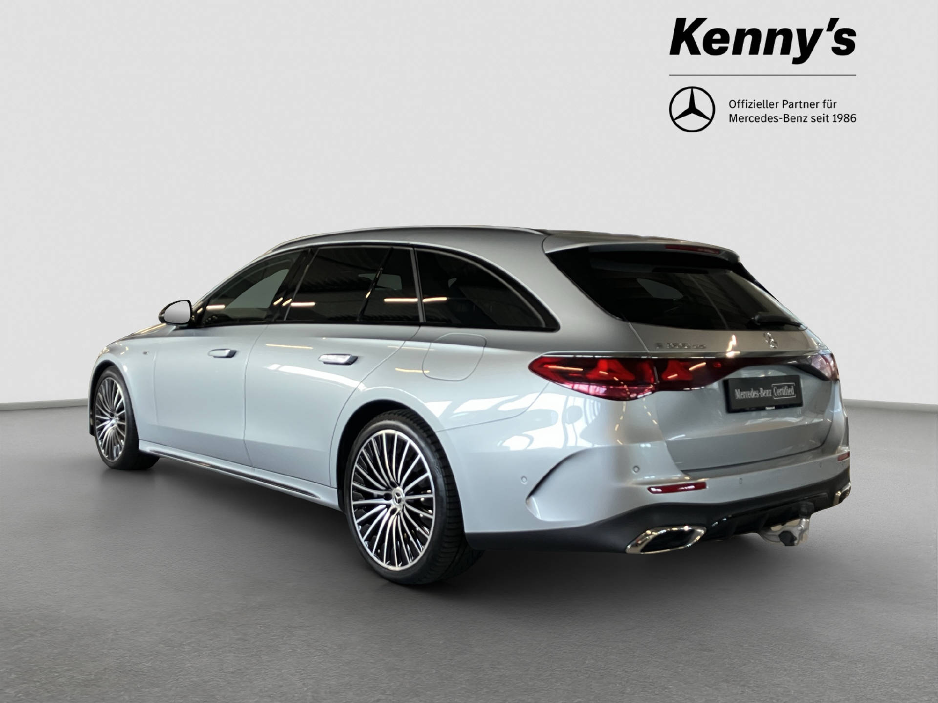 MERCEDES-BENZ E 300 de AMG Line 4matic Kombi-showroom-element-3