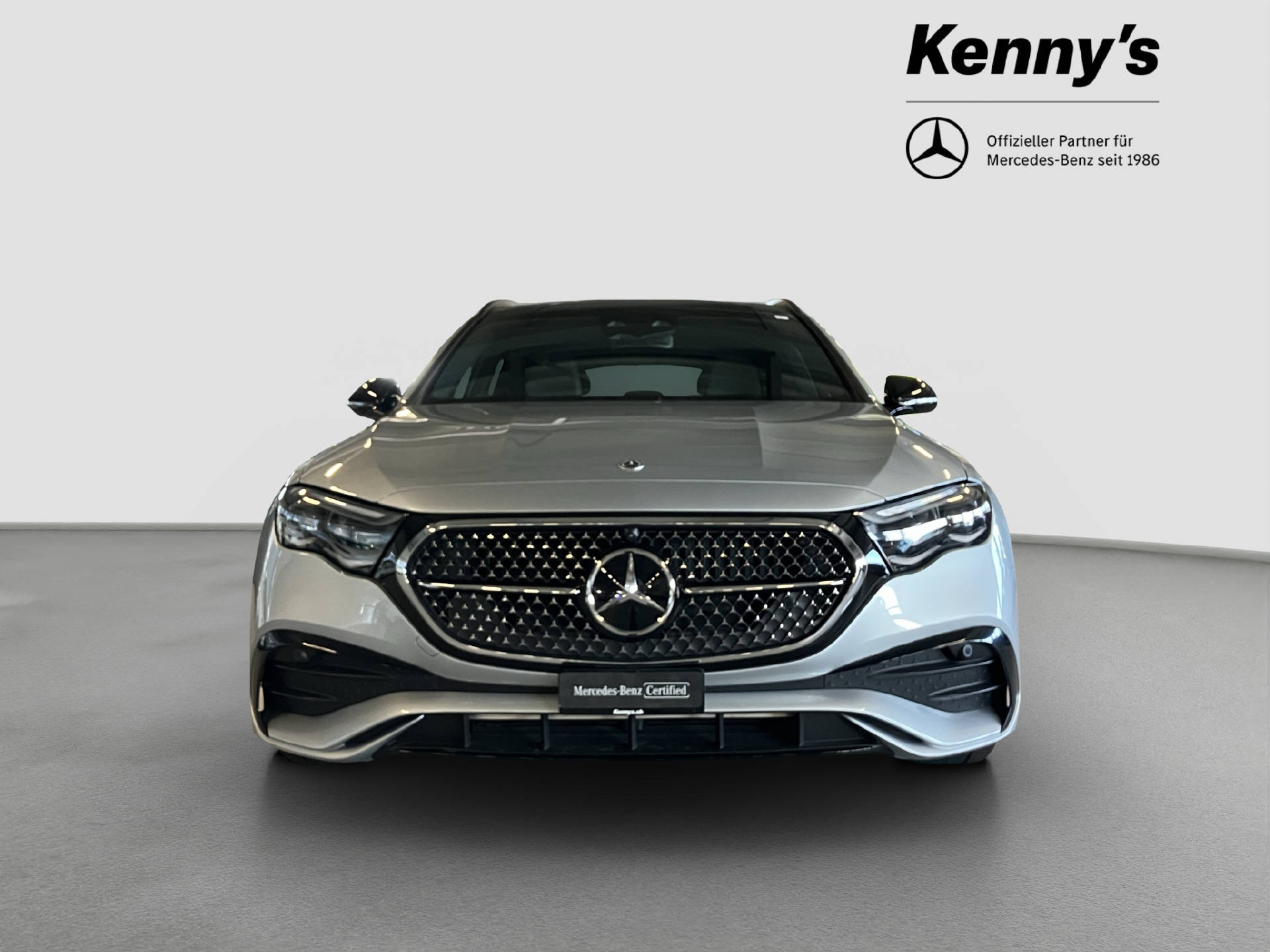 MERCEDES-BENZ E 300 de AMG Line 4matic Kombi-showroom-element-1
