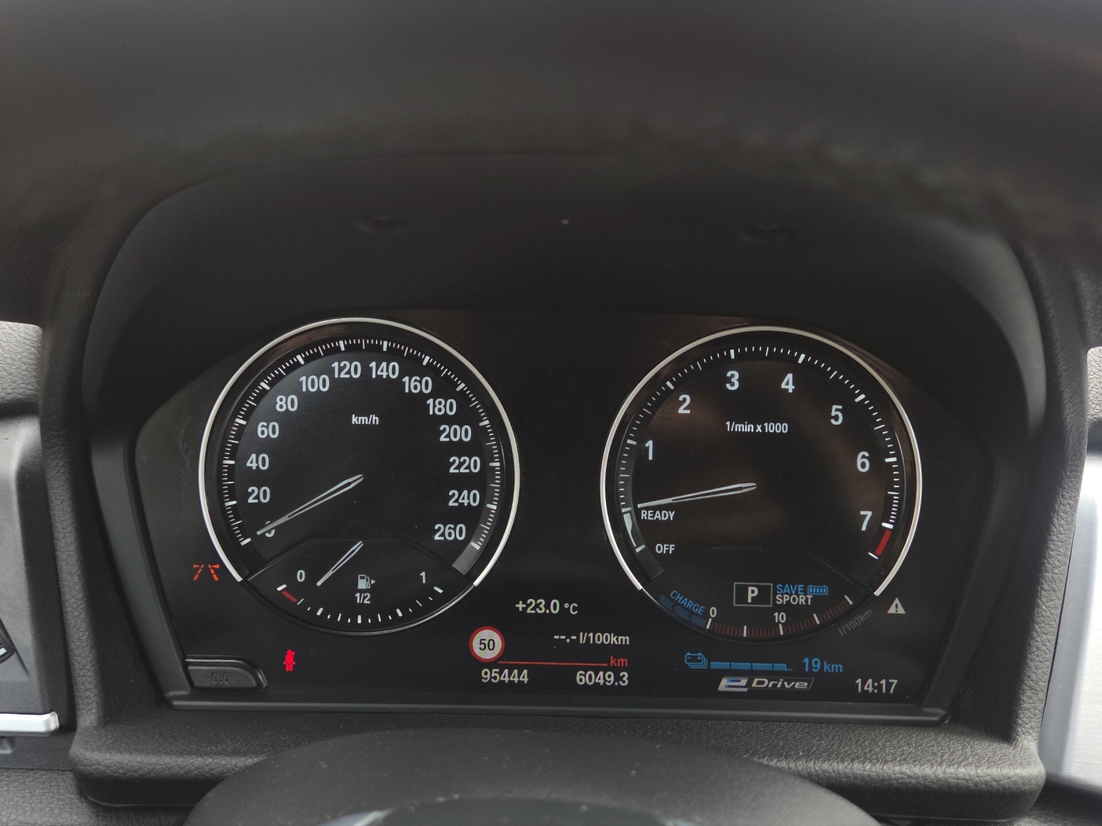BMW 225xe iPerformance Active Tourer Steptronic Sport Line-image-14
