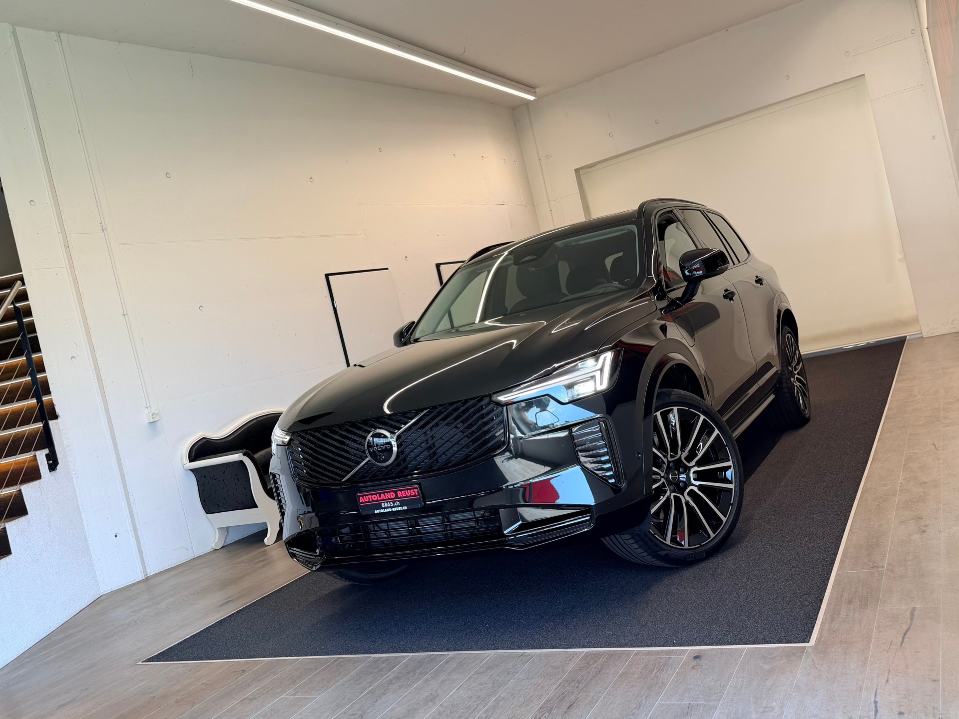 VOLVO XC90 T8 eAWD PluginHybrid Plus Dark Geartronic-showroom-element-3