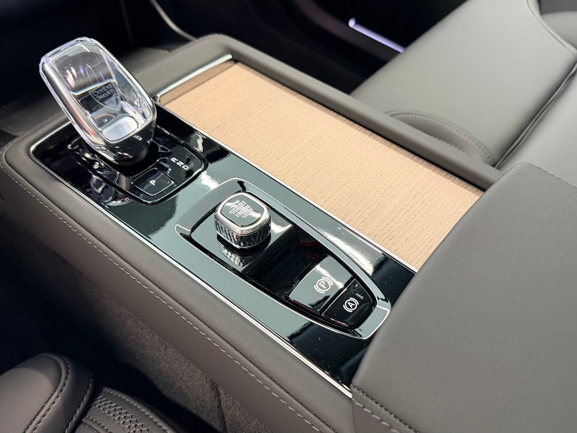 VOLVO XC90 T8 eAWD PluginHybrid Plus Dark Geartronic-image-25