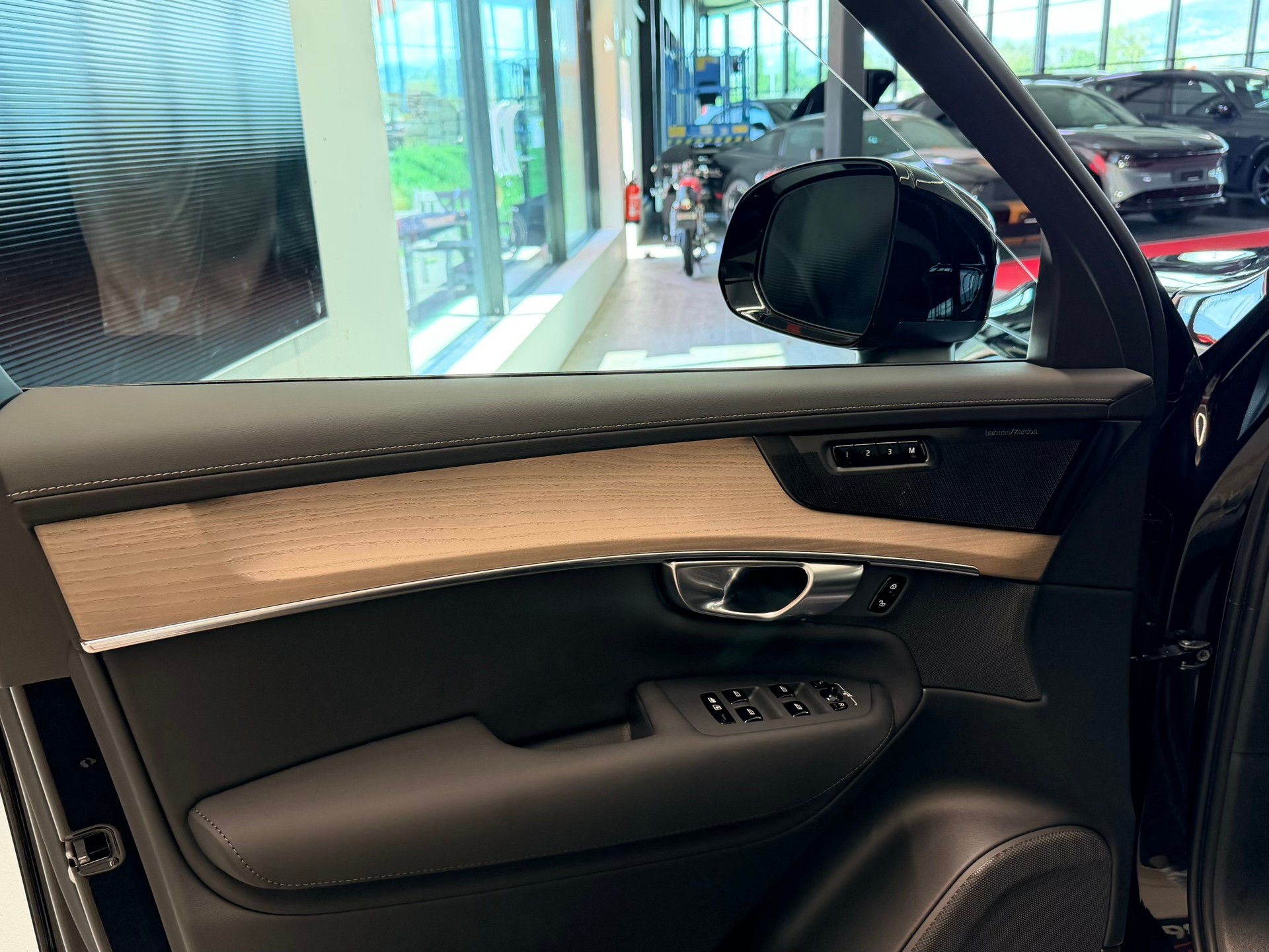 VOLVO XC90 T8 eAWD PluginHybrid Plus Dark Geartronic-image-12