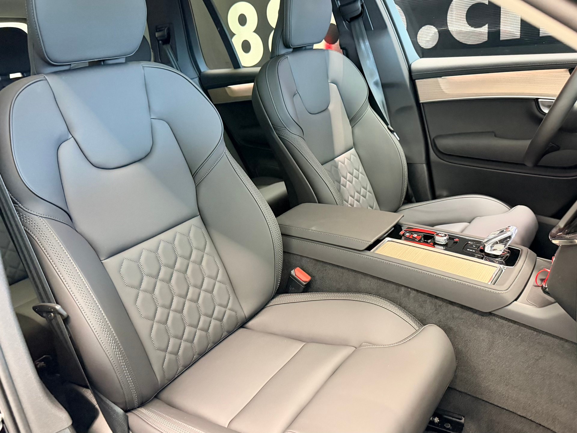 VOLVO XC90 T8 eAWD PluginHybrid Plus Dark Geartronic-image-24