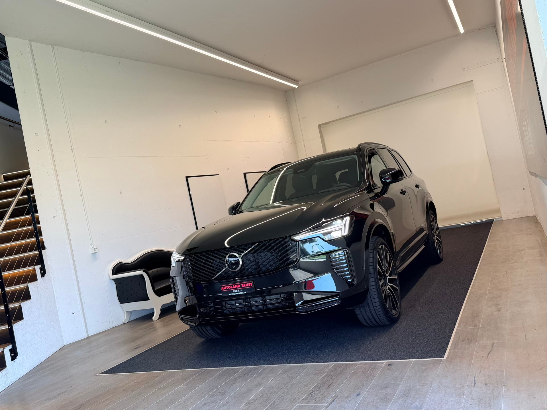 VOLVO XC90 T8 eAWD PluginHybrid Plus Dark Geartronic-showroom-element-2