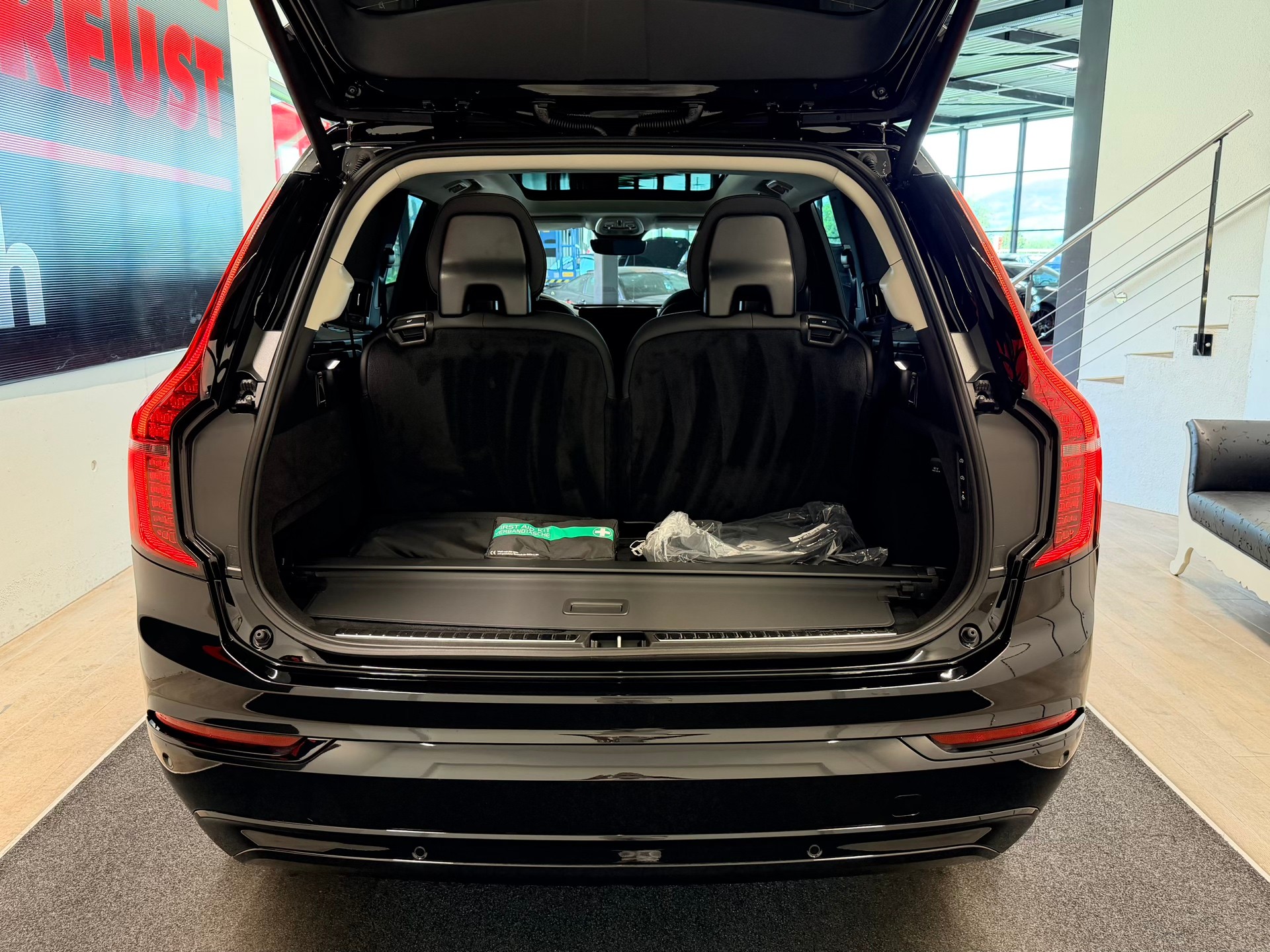 VOLVO XC90 T8 eAWD PluginHybrid Plus Dark Geartronic-image-9